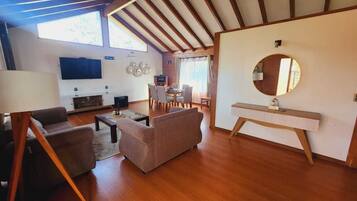 Standard Cabin, 4 Bedrooms | Living area