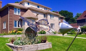 Exterior detail - Butterfly Manor Bed & Breakfast (Niagara Falls)