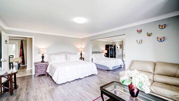 Superior Suite | Individually decorated, individually furnished, desk, laptop workspace