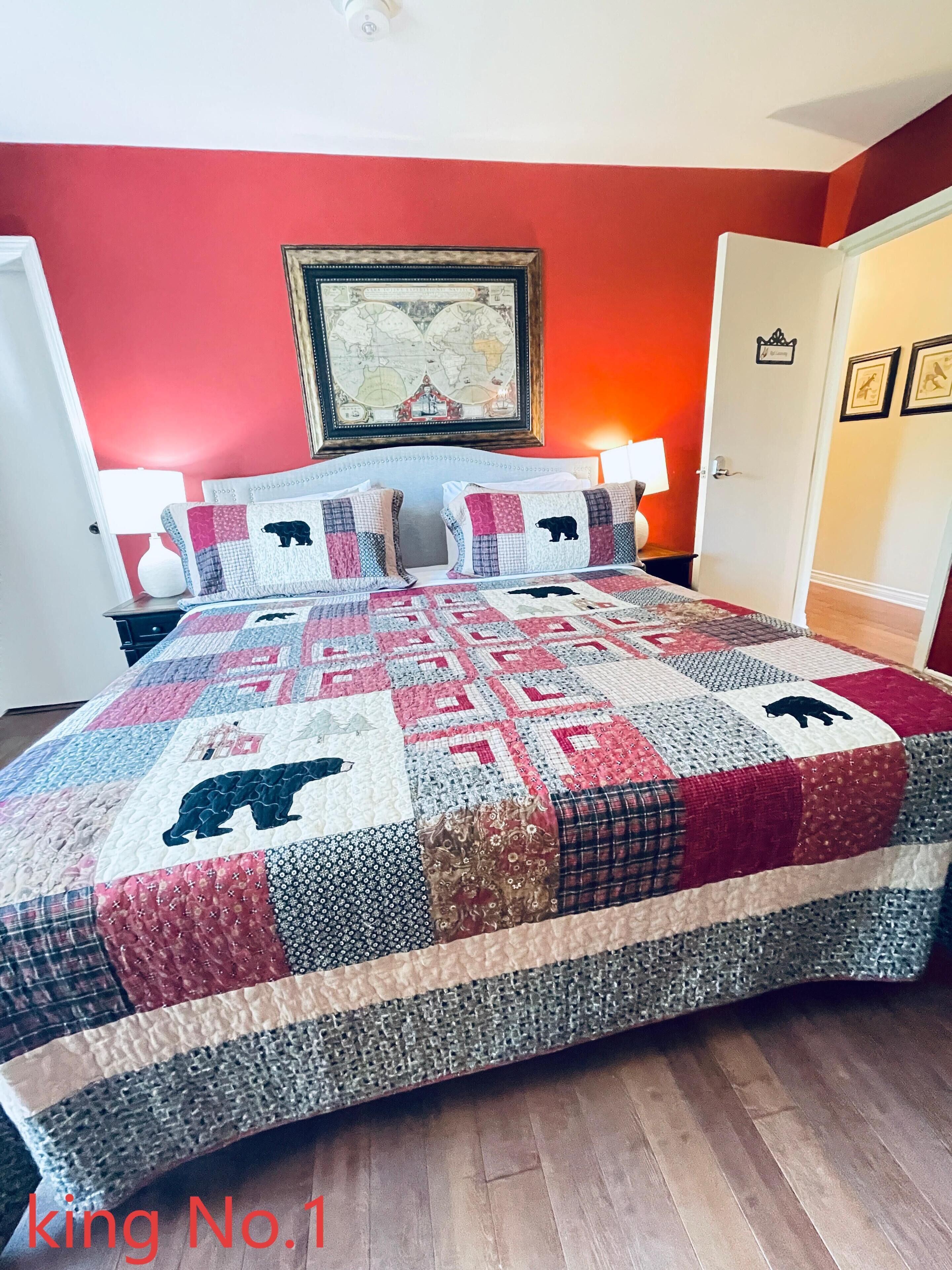 Standard Room, 1 King Bed | Individually decorated, individually furnished, desk, laptop workspace