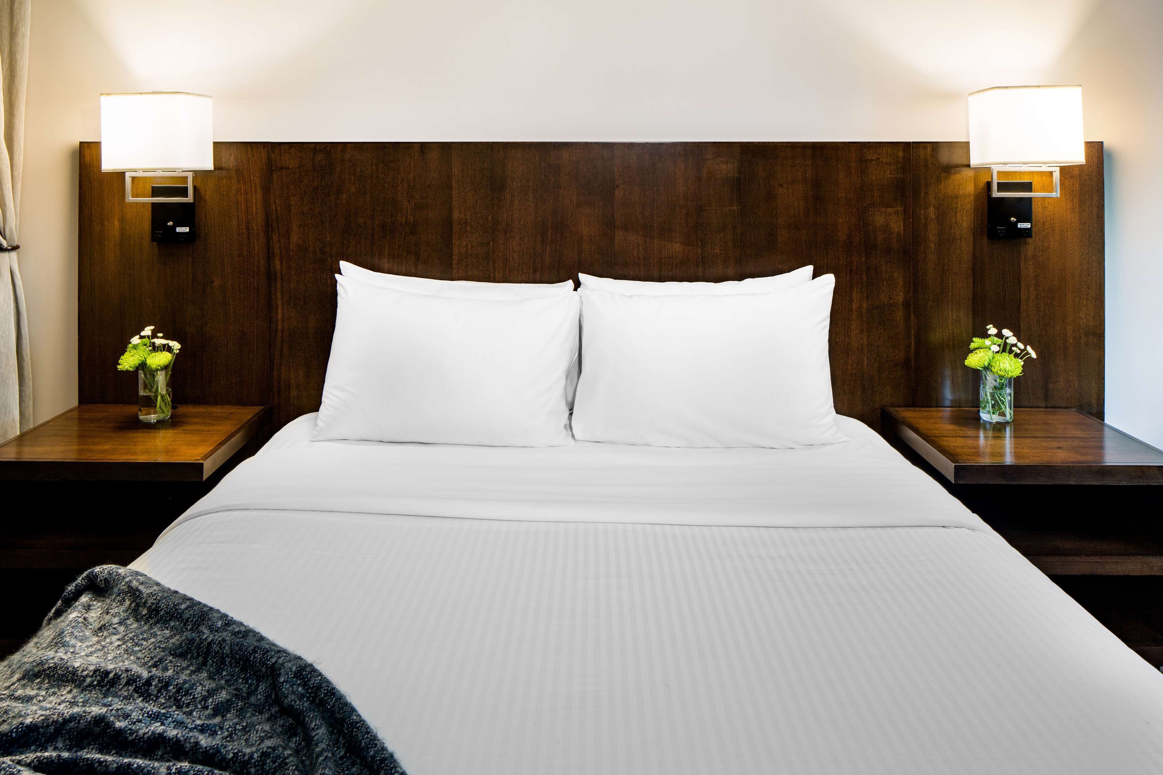 in-room safe, desk, laptop workspace, soundproofing