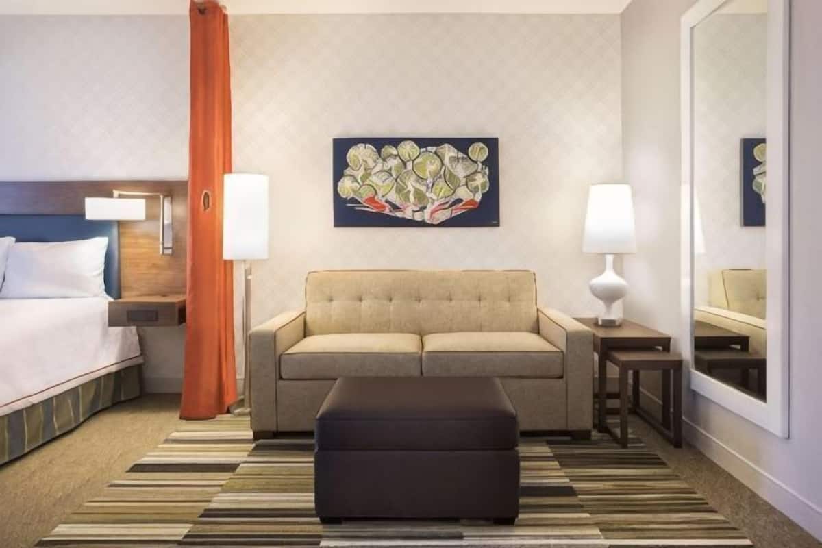 Living area | Flat-screen TV