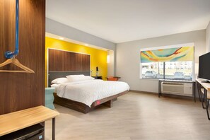 Zimmer, 1 King-Bett, barrierefrei, Nichtraucher (Mobility & Hearing, Roll-in Shower) | Zimmersafe, Schreibtisch, Verdunkelungsvorhänge, kostenlose Babybetten