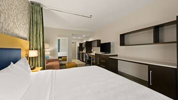 Estudio, 1 cama King size, para no fumadores | Caja de seguridad en la habitación y cortinas blackout