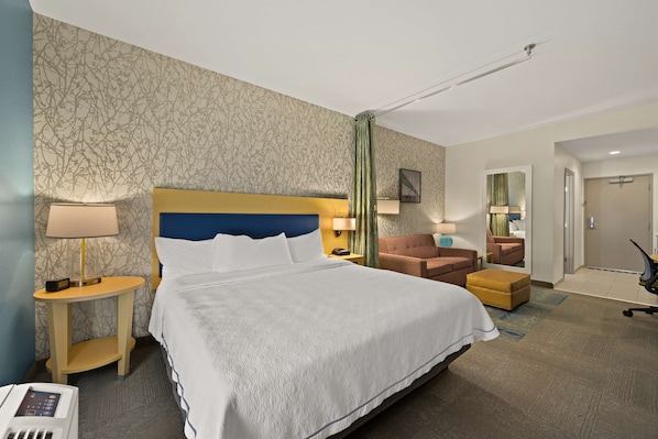 Studio, 1 King Bed, Non Smoking | Living area | LCD TV