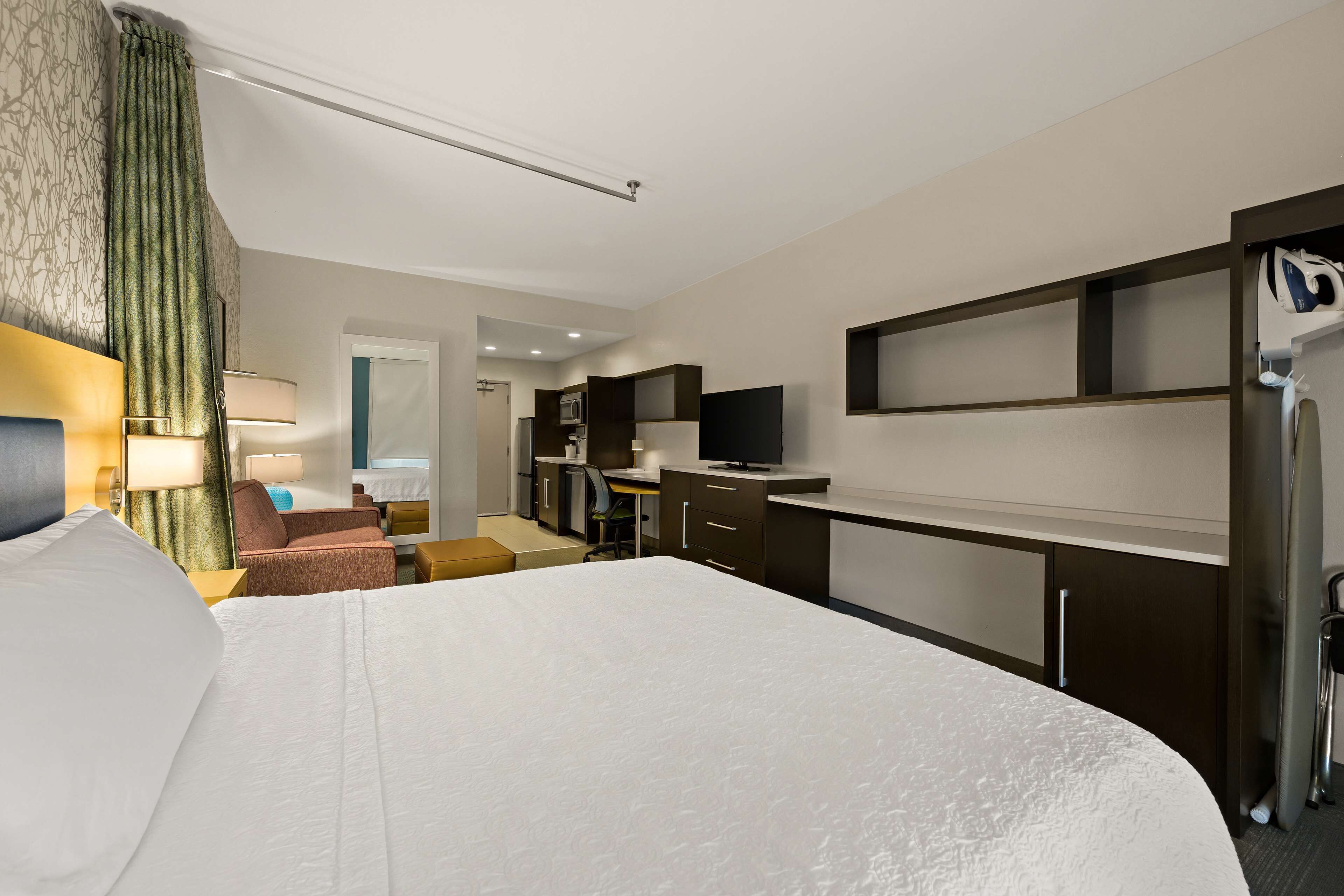 studio, 1 king bed, non smoking | in-room safe, blackout curtains, iron/ironing board, cots/infant beds