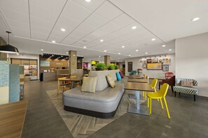 Lobby - Home2 Suites by Hilton Baytown (Baytown)