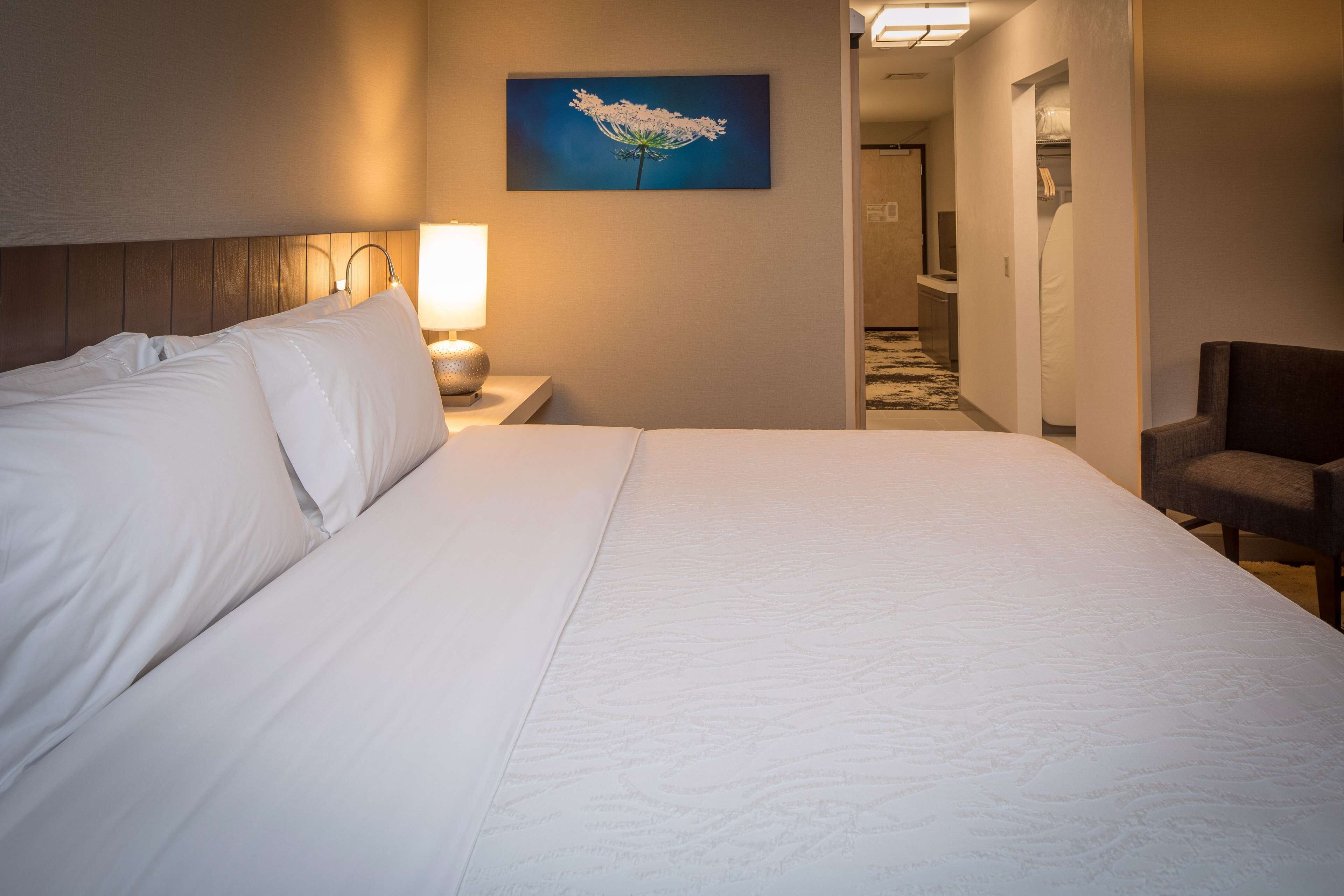 premium bedding, in-room safe, desk, laptop workspace