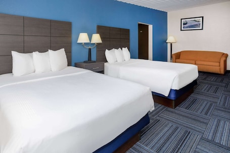 Bureau, fer et planche à repasser, lits bébé (gratuits)