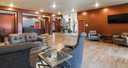 Cobblestone Inn & Suites at UW Stout Downtown Menomonie