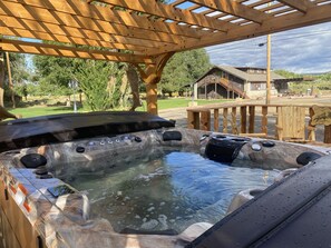 Outdoor spa tub - Moosehead Lodge & Cabins (Rangely)