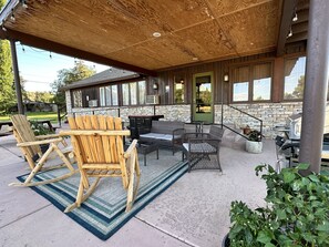 Lobby sitting area - Moosehead Lodge & Cabins (Rangely)