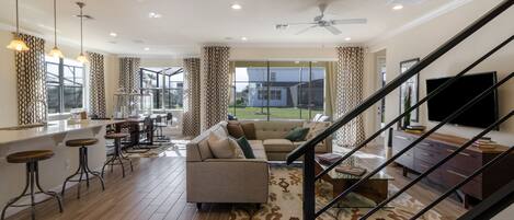 Deluxe House, 5 Bedrooms | Living area