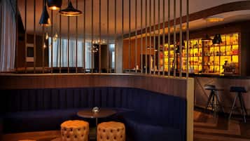 2 bar/lounge
