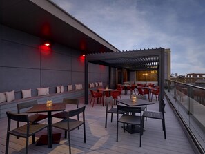 Terrace/patio - Doubletree by Hilton Hull United Kingdom (Hull)