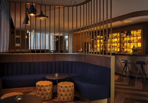 Bar (on property) - Doubletree by Hilton Hull United Kingdom (Hull)