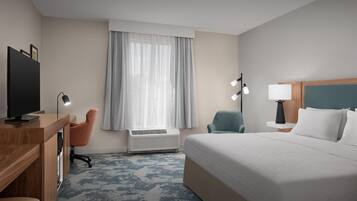 Zimmer, 1 King-Bett, barrierefrei, Badewanne (Mobility & Hearing) | Schreibtisch, laptopgeeigneter Arbeitsplatz, schallisolierte Zimmer