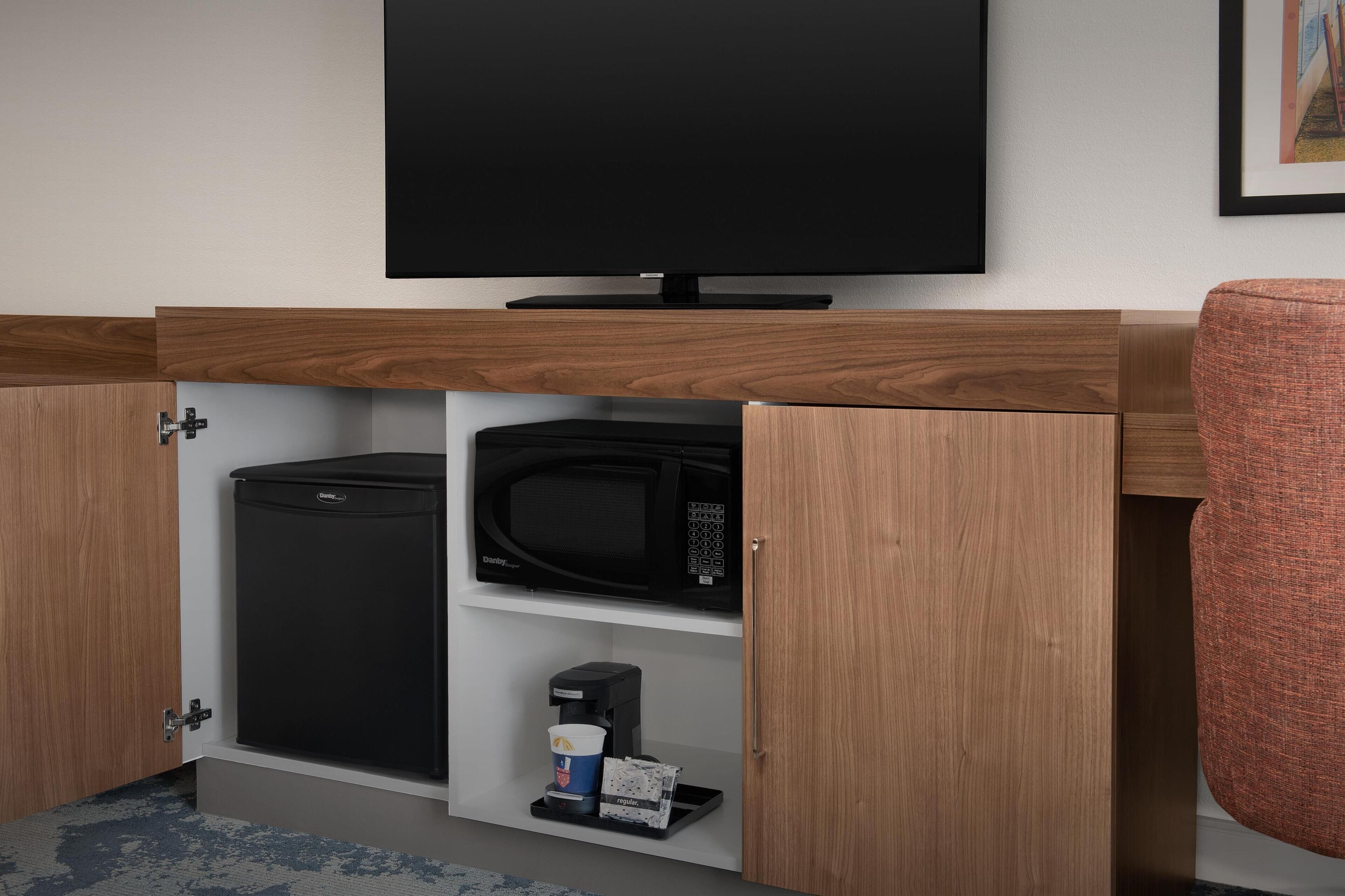 room, 1 king bed, accessible, bathtub (mobility & hearing) | desk, laptop workspace, soundproofing, iron/ironing board