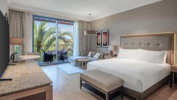 Room, 1 King Bed | Premium bedding, pillow-top beds, minibar, in-room safe