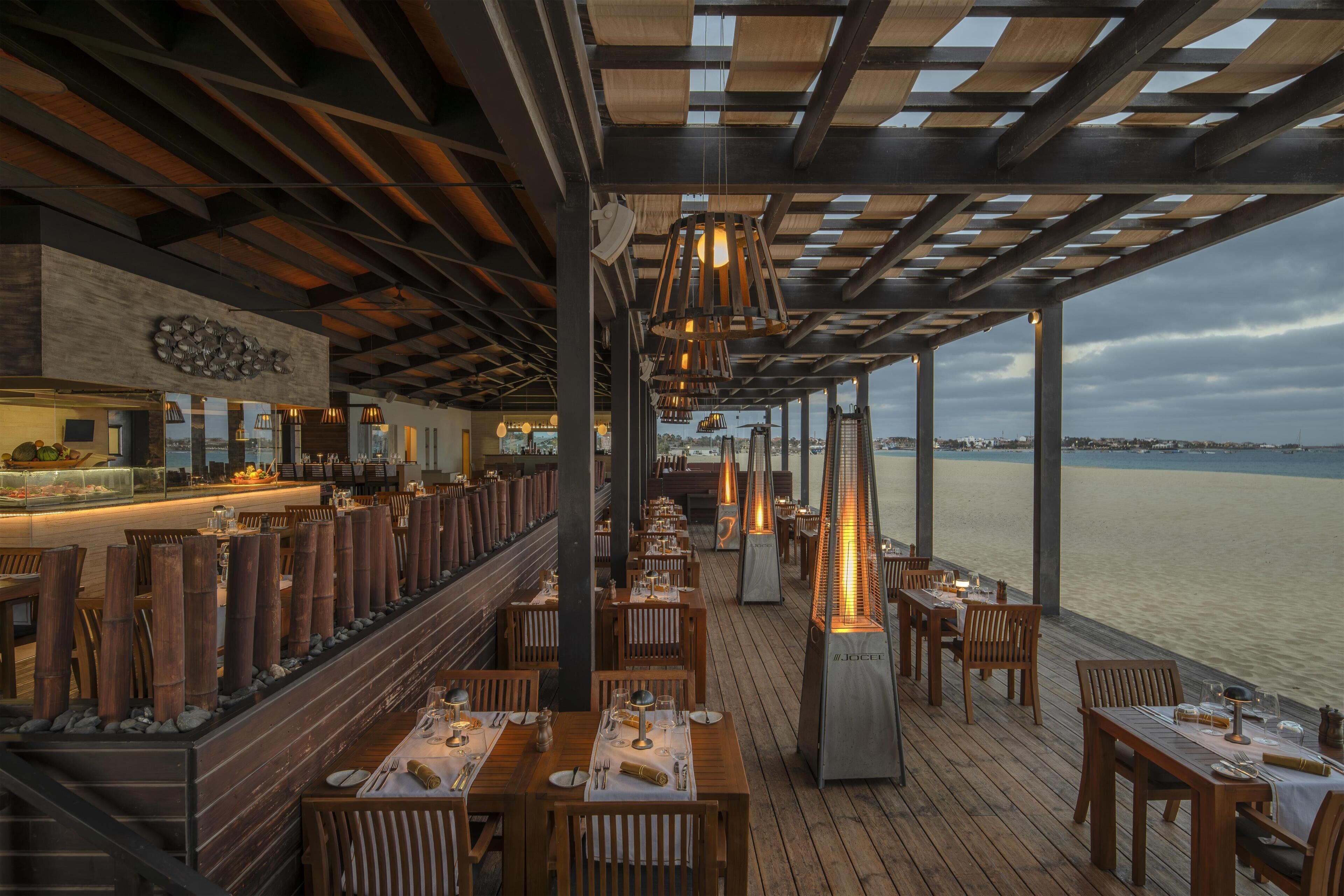 4 restaurantes; se sirve desayuno, almuerzo y cena