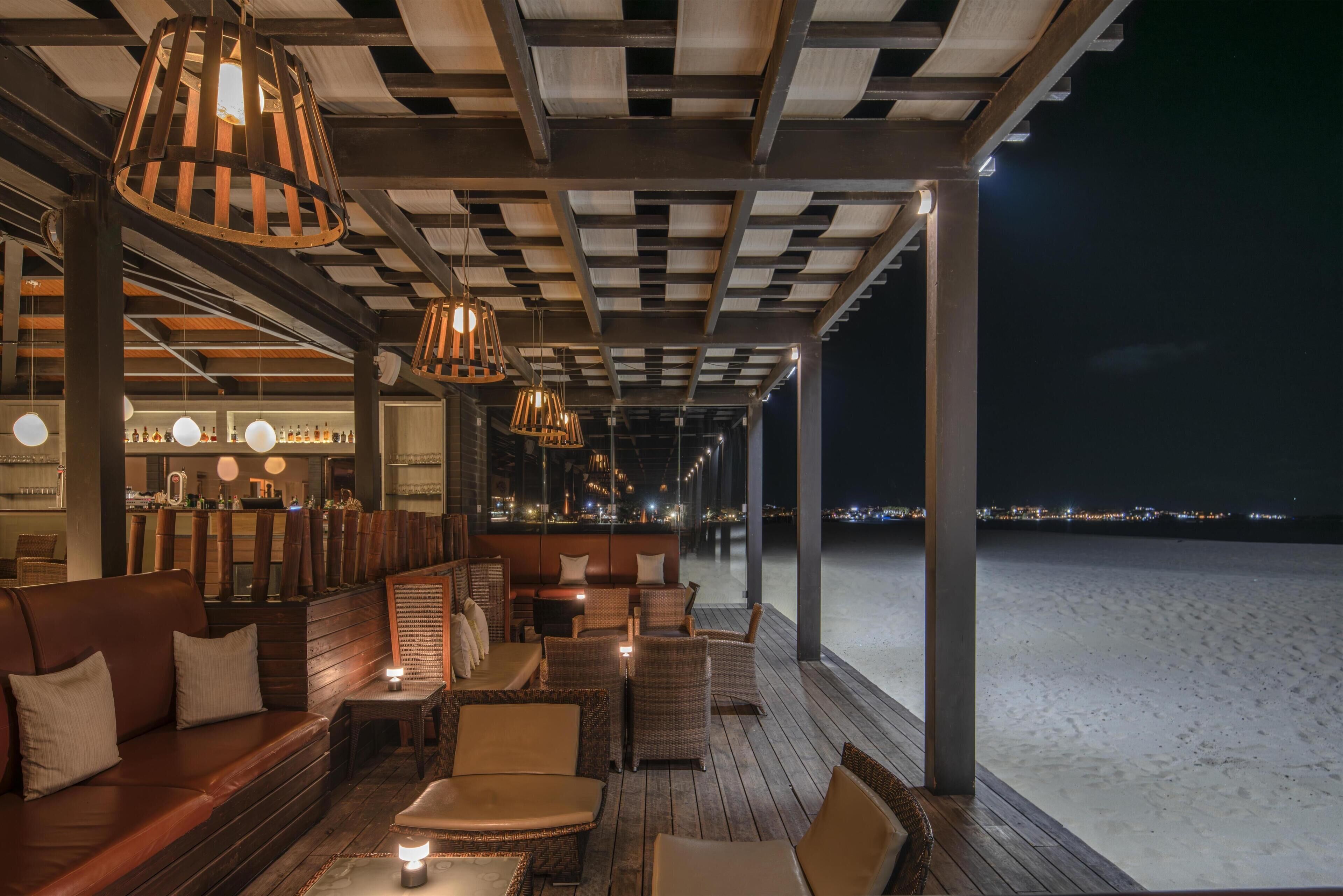 4 restaurants; breakfast, lunch, and dinner served