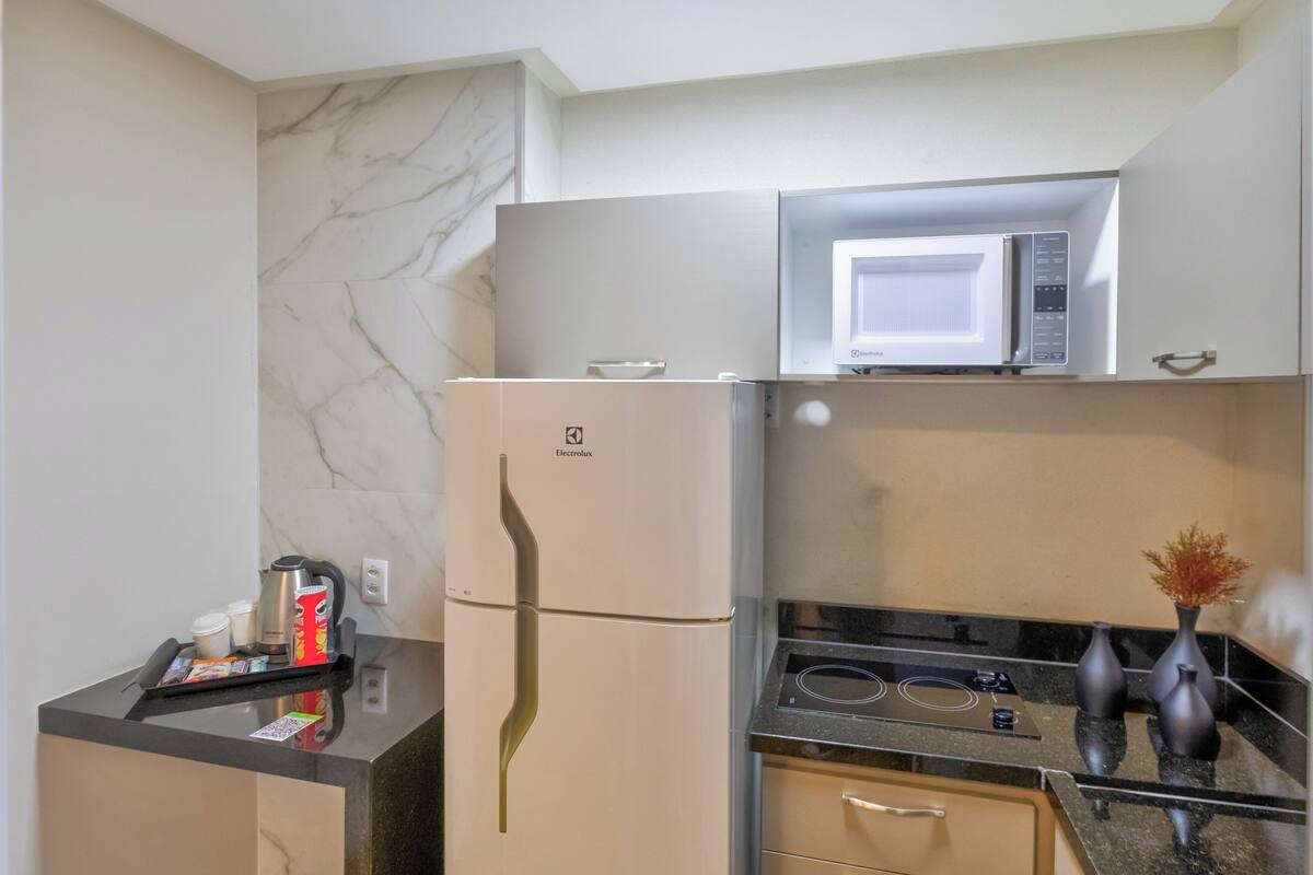 suite, 1 king bed | premium bedding, minibar, in-room safe, desk