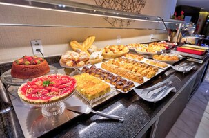 Desayuno buffet todos los días (con cargo)