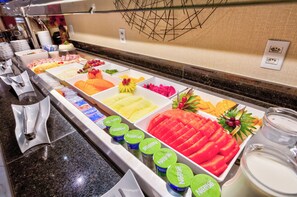 Daily buffet breakfast for a fee - Holiday Inn Goiania by IHG (Goiania)