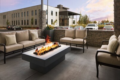 Holiday Inn Express & Suites Portland Airport - Cascade Stn by IHG