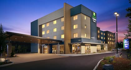 Holiday Inn Express & Suites Portland Airport - Cascade Stn, an IHG Hotel