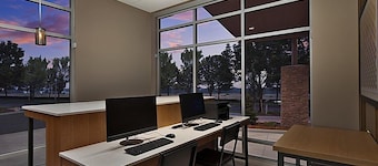 Holiday Inn Express & Suites Portland Airport - Cascade Stn by IHG