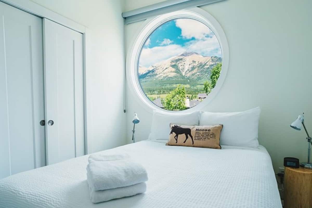 مكواة/لوح كي وواي فاي مجانًا وملاءات أسرّة