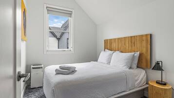 Iron/ironing board, free WiFi, bed sheets