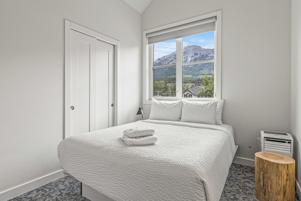 View from room - Basecamp Resorts Canmore (Canmore)