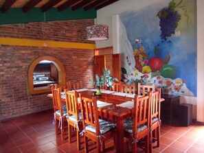 Desayuno completo diario (COP 12000 por persona)