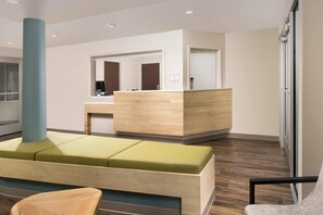Lobby - WoodSpring Suites South Plainfield (South Plainfield)