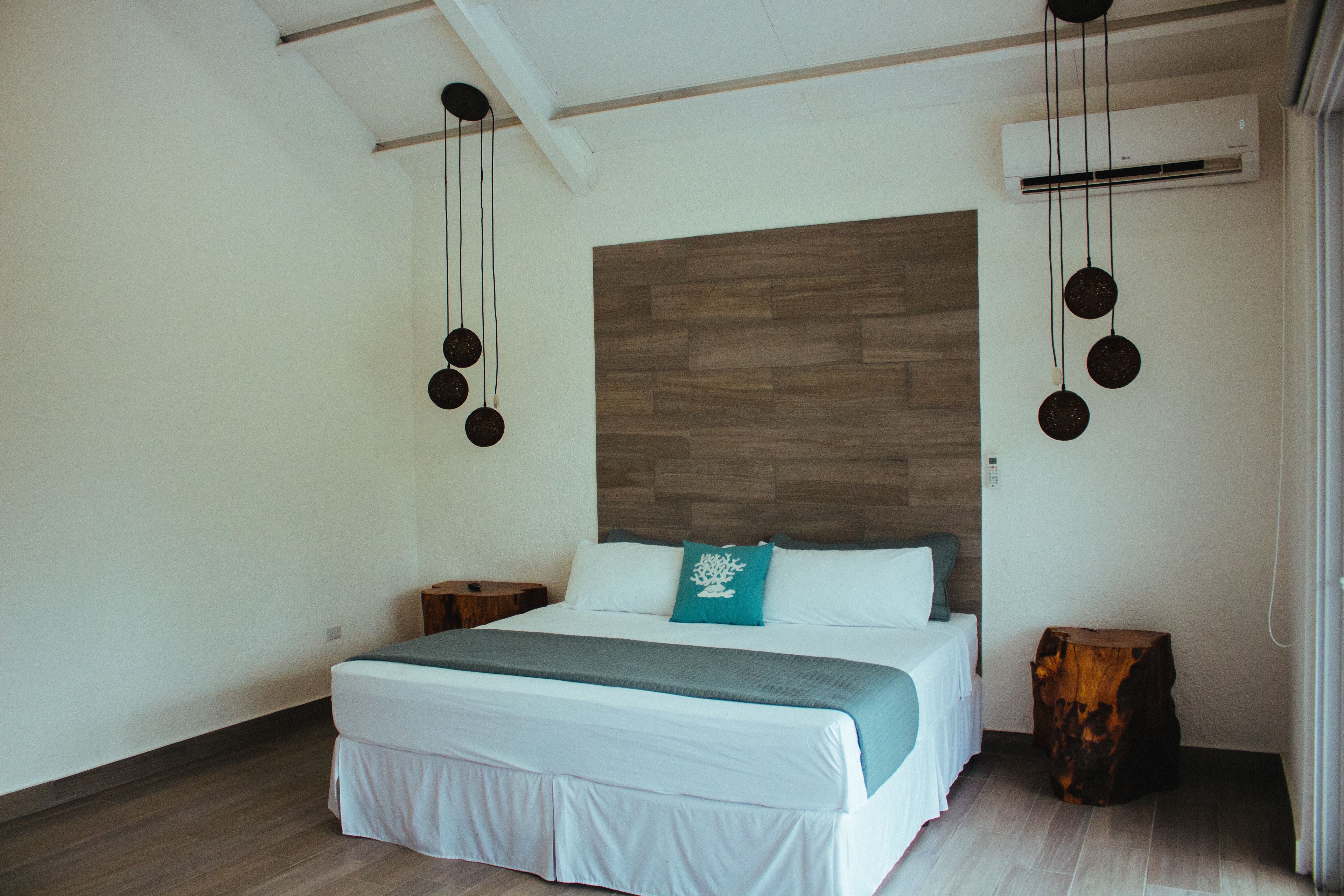 Luxury House, 5 Bedrooms, Canal View, Oceanfront | 3 bedrooms, premium bedding, in-room safe, desk