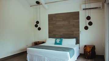 Luxury House, 5 Bedrooms, Canal View, Oceanfront | 3 bedrooms, premium bedding, in-room safe, desk