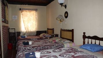 Triple Room | Desk, iron/ironing board, free WiFi, bed sheets