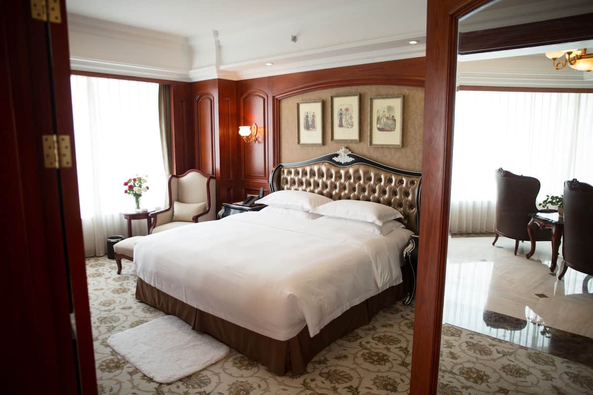 Design-Suite | Minibar, Zimmersafe, Schreibtisch, Verdunkelungsvorhänge