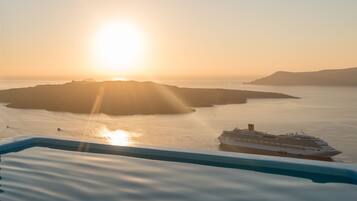 Outdoor pool, open 10:00 AM to 9:00 PM, pool loungers