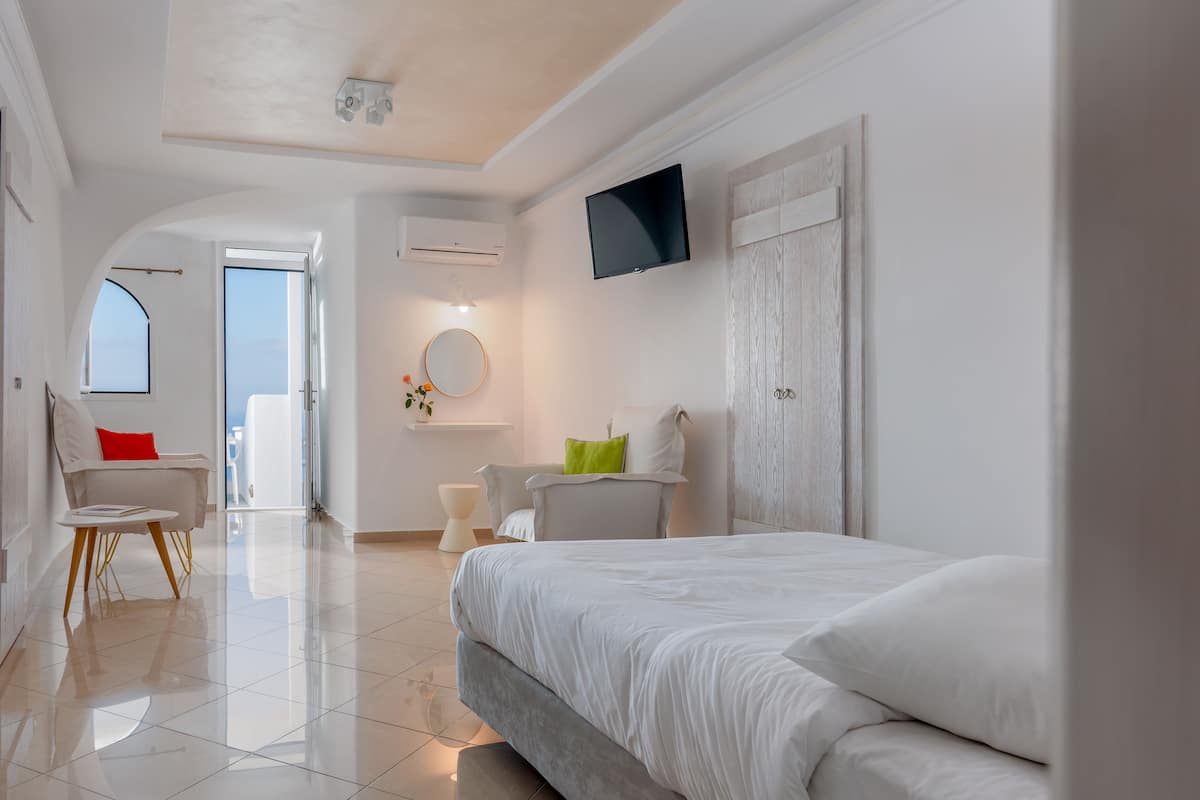 Habitación doble superior, vista al mar | 1 habitación, caja de seguridad en la habitación y insonorización