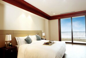 Deluxe Suite, Sea View | In-room safe, desk, blackout drapes, iron/ironing board - Qingdao Impression Hotel (Qingdao)