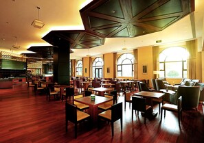 Daily buffet breakfast for a fee - Qingdao Impression Hotel (Qingdao)
