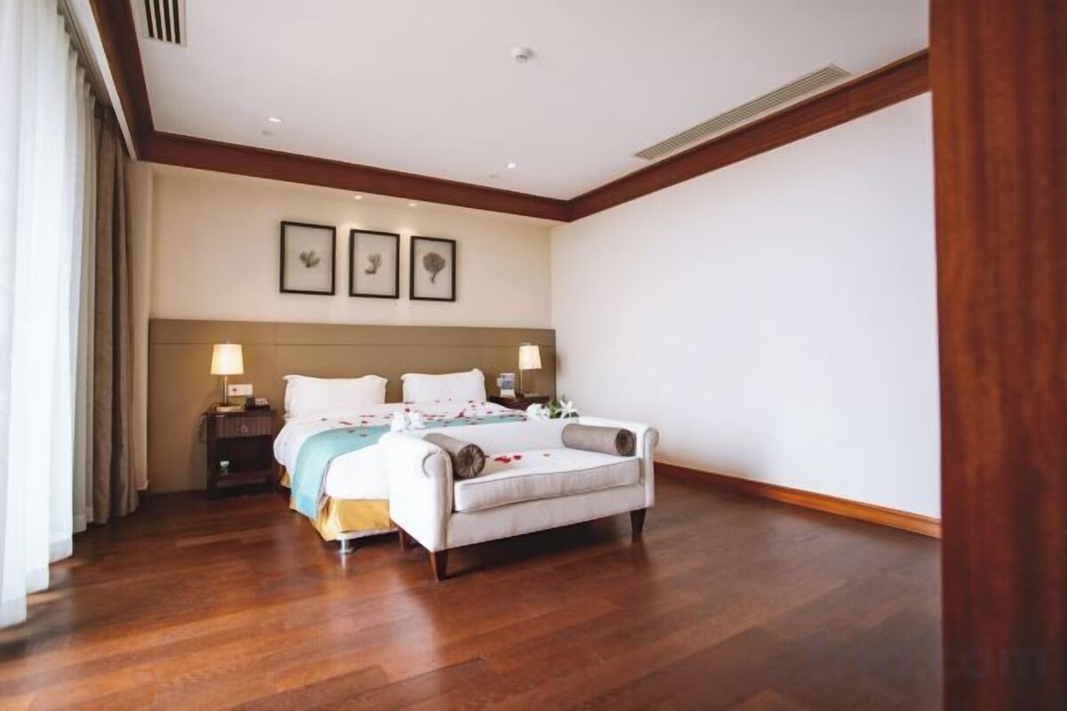 In-room safe, desk, blackout drapes, iron/ironing board (on request)