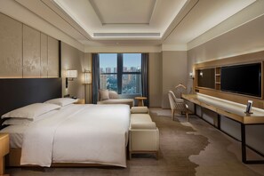 Executive Suite | Minibar, in-room safe, desk, laptop workspace - Hilton Chengdu Longquanyi (Chengdu)