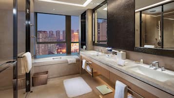 Deluxe Suite | Bathroom | Separate tub and shower, free toiletries, hair dryer, bathrobes