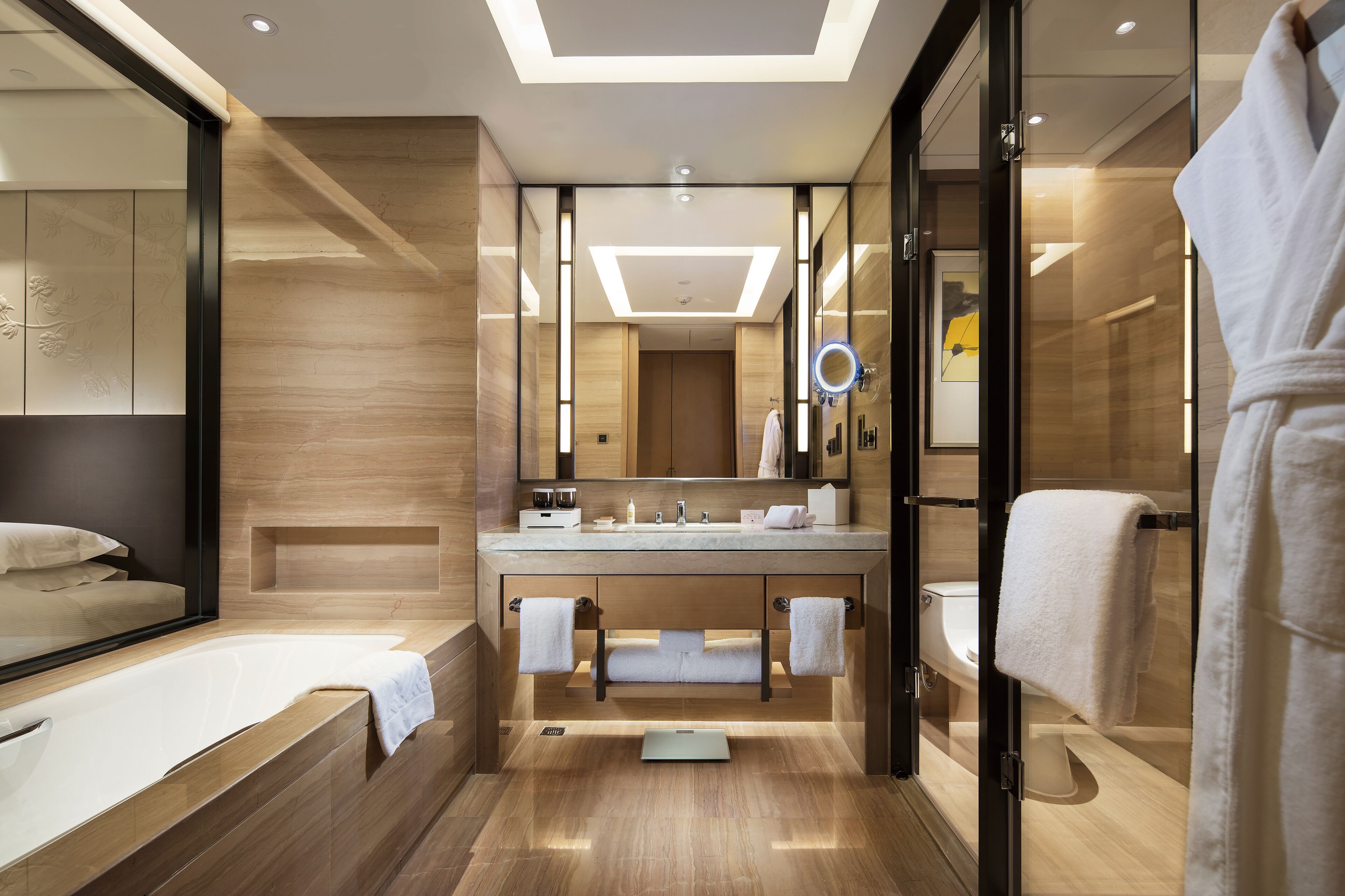 king executive room | bathroom | separate bathtub and shower, free toiletries, hair dryer, bathrobes