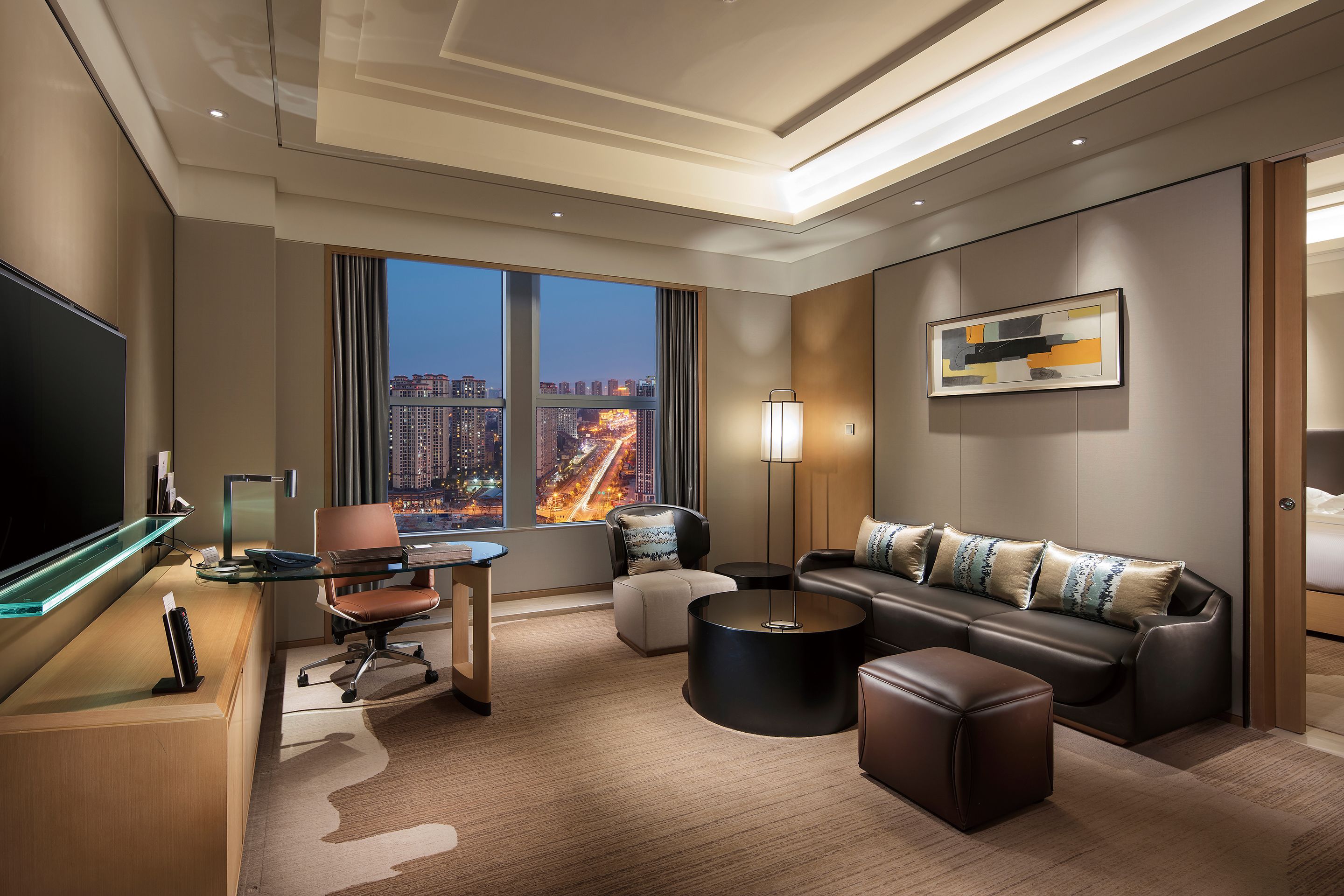 Deluxe Suite | Living room