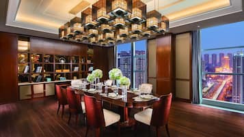 Presidential Suite | In-room dining